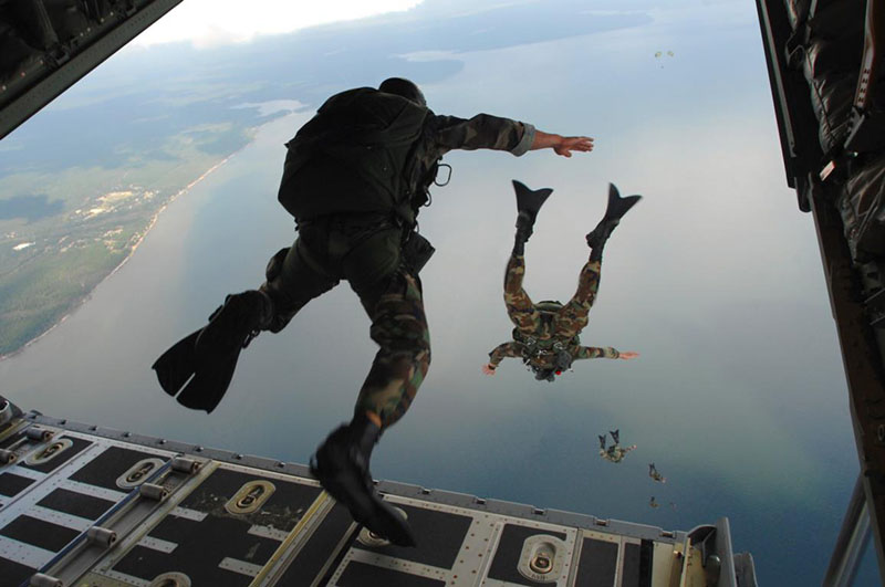 Special Tactics Group: Airmen Jump